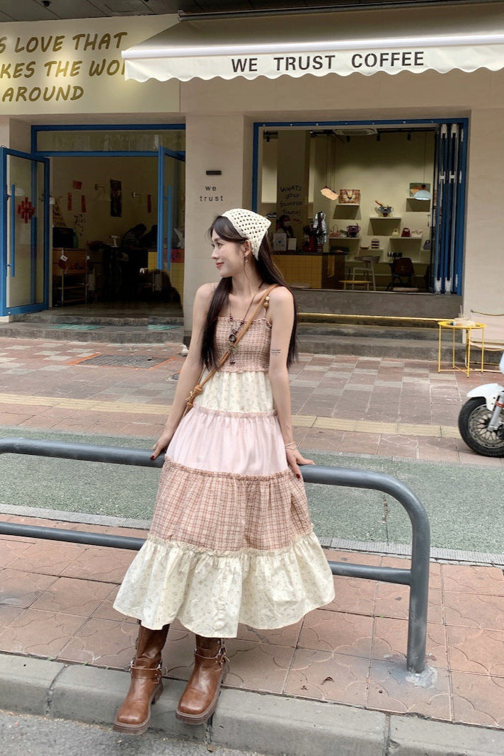 实拍多巴胺连衣裙女2024春夏设计感拼色碎花裙度假风吊带裙62874