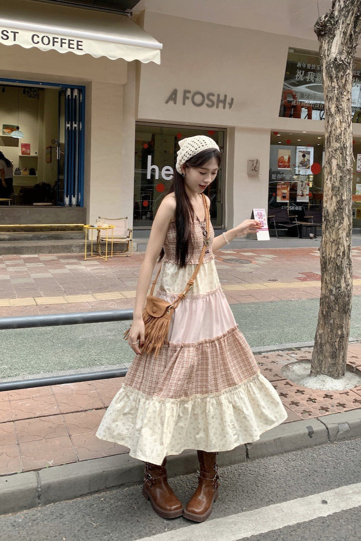 实拍多巴胺连衣裙女2024春夏设计感拼色碎花裙度假风吊带裙62874