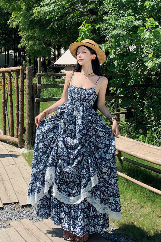 多巴胺海岛度假风穿搭蓝色碎花吊带连衣裙女新疆云南贵州裙子套装