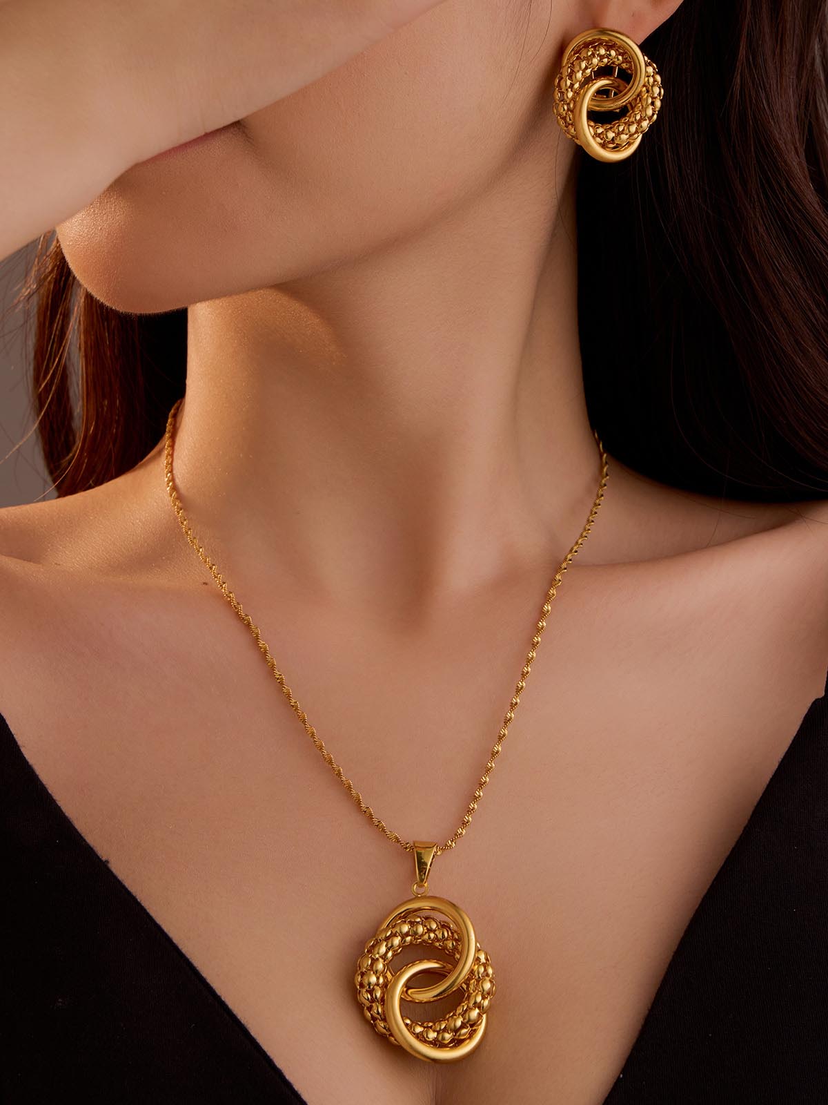 Temperament Hollow Hoop Earrings