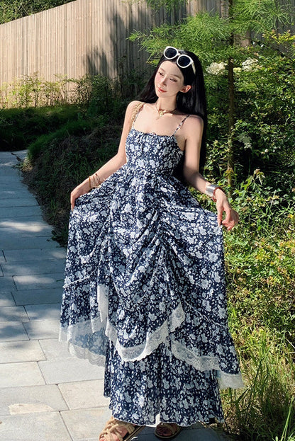 多巴胺海岛度假风穿搭蓝色碎花吊带连衣裙女新疆云南贵州裙子套装